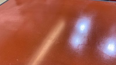 新しい漆喰「シャインスタッコ」弁柄色の磨き