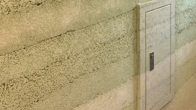 塗り版築　点検口部分の仕上げ