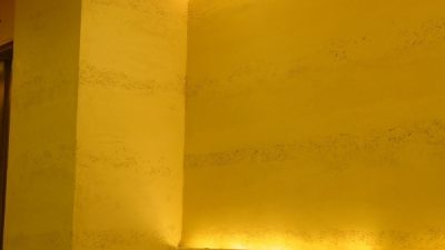 層をぼかした版築仕上げ