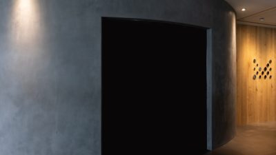 ポリーブル オフィスの壁面に施工