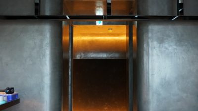 オルトレマテリアメタッロ金属仕上げをバーに施工