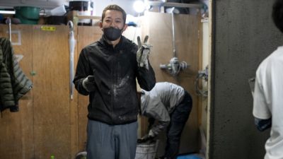 左官・タイルの世界に入りやすく！原田左官の新人トレーニング