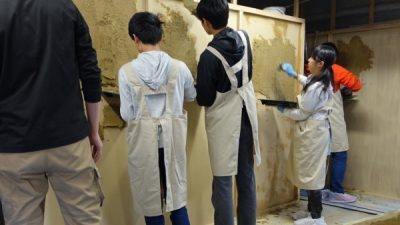 仙台の中学校 修学旅行で左官体験