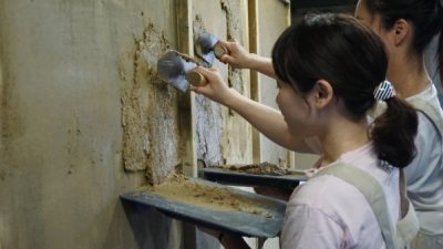 東京で土壁を塗ろう！　左官体験