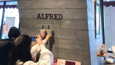 インスタ映えする左官壁　うづくり木目モルタル