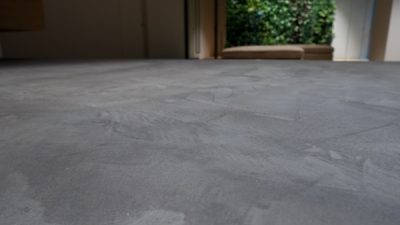 薄塗りで強靭な床に！　モールテックス仕上げ