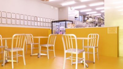 オルトレマテリアで黄色の空間に！地元の有名店のイメージカラーを再現