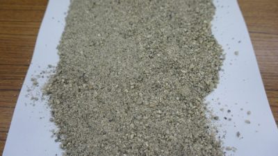 天然の砂での塗り版築仕上げ