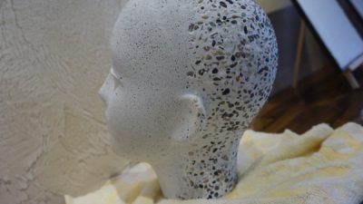マネキンを洗い出し仕上げに
