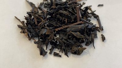 オルトレマテリアにお茶の葉を入れる