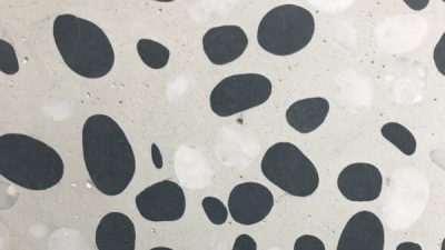 玉石を使った研ぎ出し仕上げ