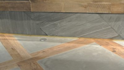 うづくりモルタル - 都内カフェの巾木での施工例