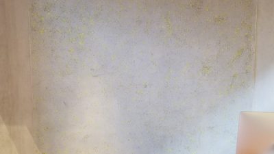 ビールストーン - 壁面に大きいガラスを入れて施工