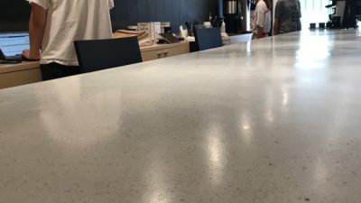ビールストーン - カフェのカウンターに施工