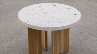ビールストーンタイル入り - テーブルに施工