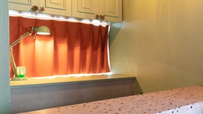 ビールストーン – テラクリスタ・ビーナスストーン入り店舗カウンター