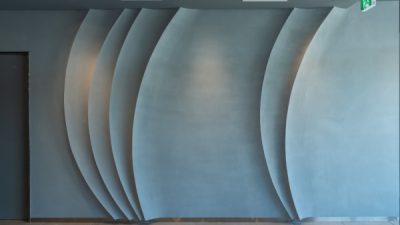 珪藻土立体仕上げ - オフィスビル壁面に施工