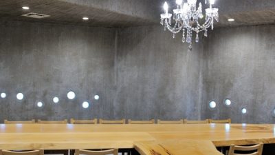 モルタル特殊仕上げ洞窟風 - 飲食店壁に施工
