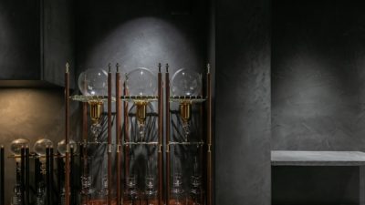 モールテックス - 店内ほぼ全てを包んだ施工