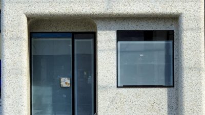 洗い出しネットストーン - エントランス外壁に使用