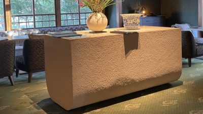 ポリーブル ロビーのディスプレイ台に施工