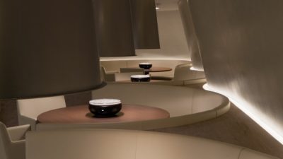 ポリーブル - 曲線の壁面に施工　飲食店