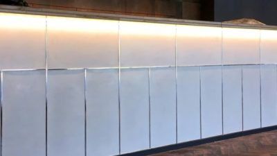 ポリーブル白 - 受付カウンター立ち上がり部分の施工