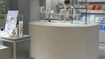 ビールストーン - 化粧品店の什器に施工