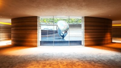 プラスタル塗り版築 - マンションの通路に施工