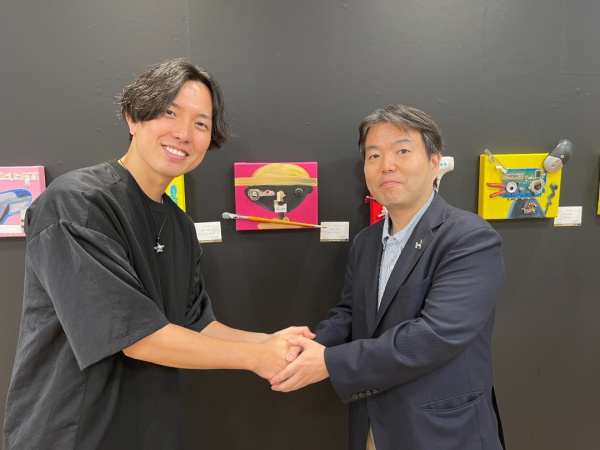 長坂真護氏と有限会社原田左官工業所代表取締役社長原田宗亮