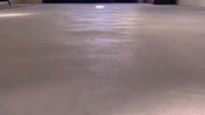 木下地でも割れさせない！エポキシで作る床工法「スリックシールド」
