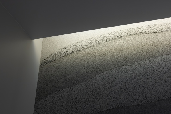 凹凸を付けたプラスタル塗り版築仕上げのオフィス壁面