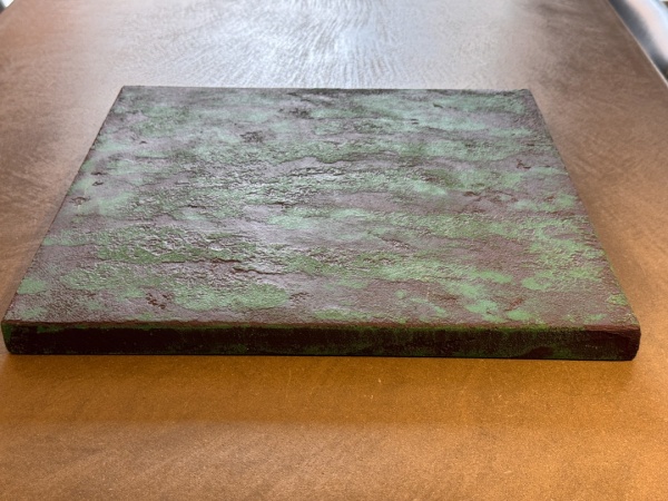 群青という土に骨材を入れてテクスチャーを付けた風土仕上げのディスプレイ台