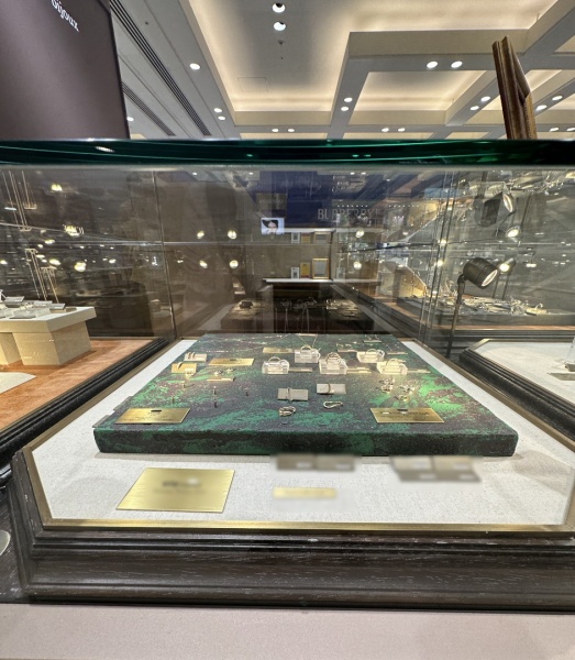 風土仕上げのジュエリー用ディスプレイ台