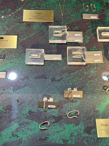 風土仕上げのジュエリー用ディスプレイ台