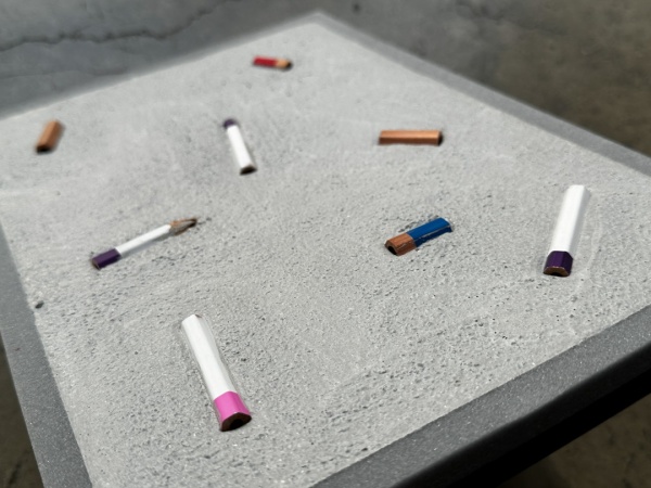 鉛筆の端材を再利用したプラスタル埋め込み仕上げサンプル。型番:HSP0074