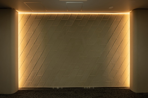 オフィスエントランスに施工した掻き落とし仕上げ壁