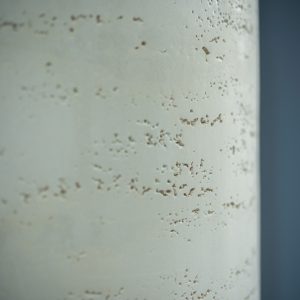 プラスタルトラバーチン仕上げ - オフィスの柱に施工