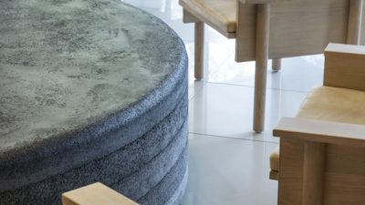 プラスタル塗り版築の新たな提案 ローテーブルに施工