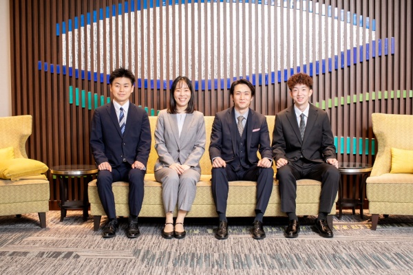 4名の今年の新入生