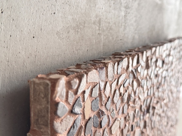 相内さん製作のガーナの廃材を使ったモザイクシート