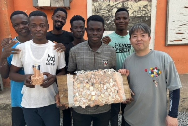 ガーナで製作したモザイクシート