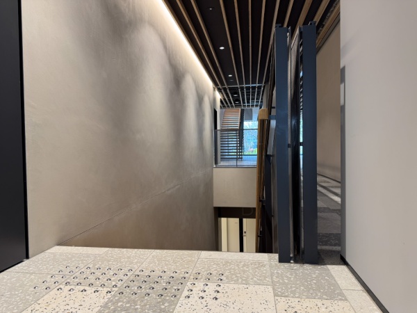 プラスタルポリーブルで施工した大面積の壁