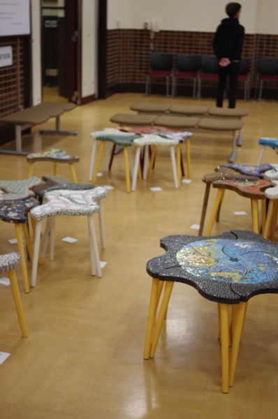 組み合わせた複数のタイル椅子