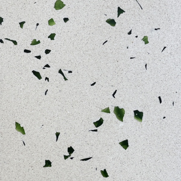 緑ガラスを入れたビールストーン左官サンプル。型番：SP9487