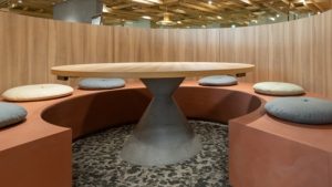 モールテックス - オフィスに施工 テーブル脚