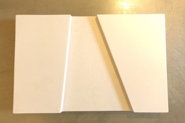 軽い素材のディスプレイ台に施工したポリーブル