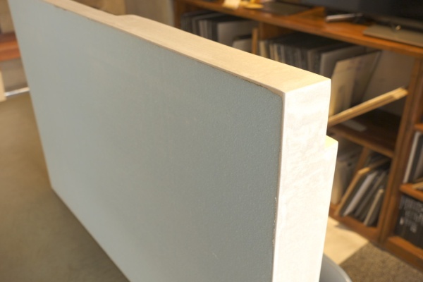 軽い素材のスタイロ製ディスプレイ台に施工したポリーブル