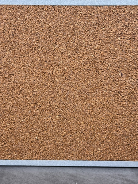 コルクと透明樹脂で固めた左官サンプル