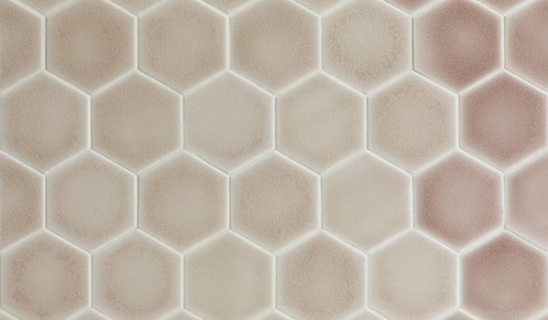 六角形のタイル壁